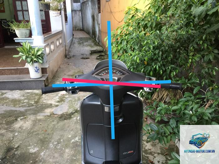 xe máy bị lệch tay lái