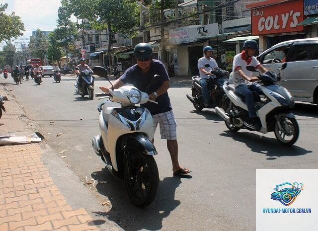 xe máy bị ngắt ga giữa chừng - Hình 2