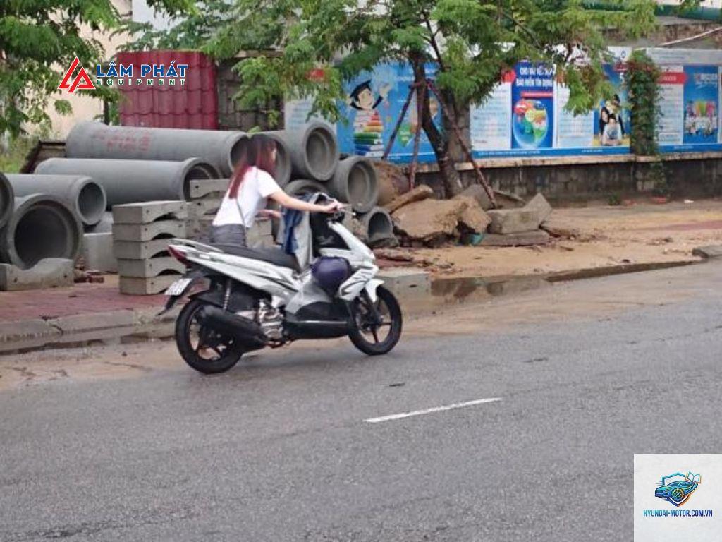 xe máy bị ngắt ga giữa chừng