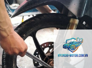 xe máy bị rung đầu khi phanh