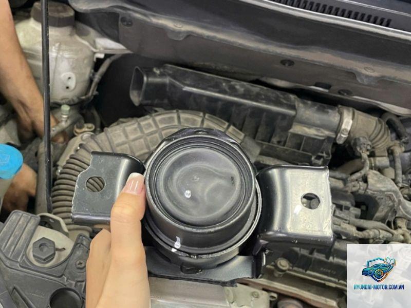 xe máy bị rung khi dừng đèn đỏ - Hình 3