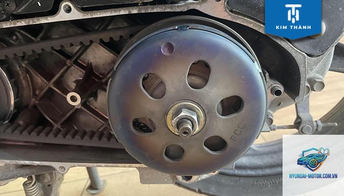 xe máy bị rung nhẹ khi tăng ga - Hình 3
