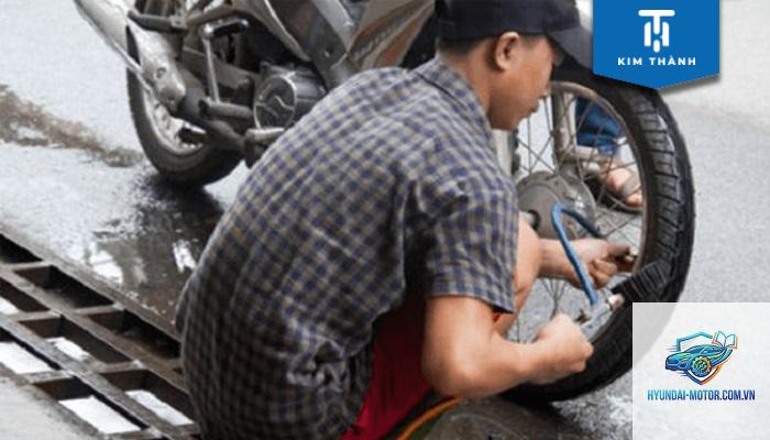 xe máy bị rung sau khi thay lốp - Hình 2