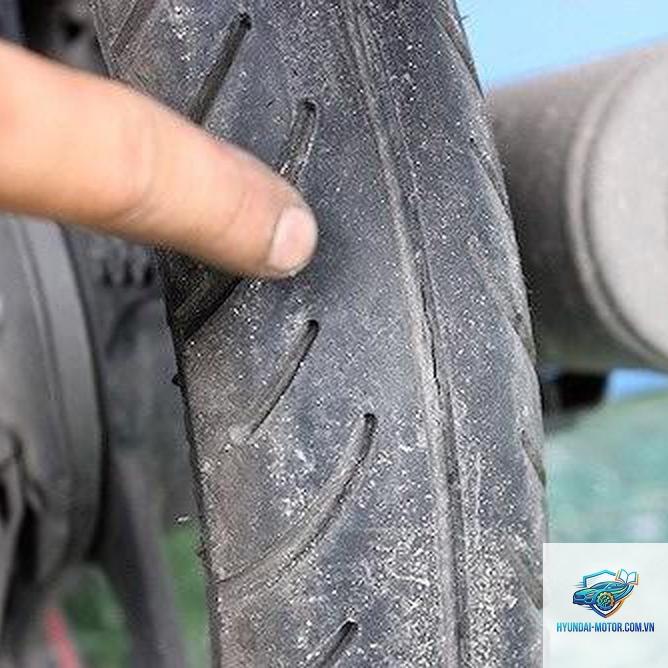 xe máy bị rung sau khi thay lốp