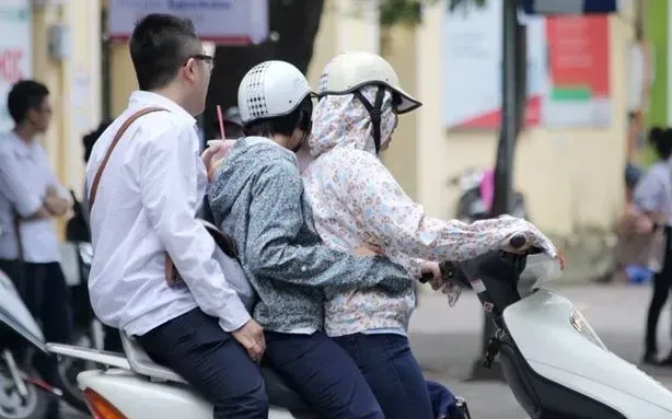 xe máy bị yếu khi chở 2 người - Hình 2