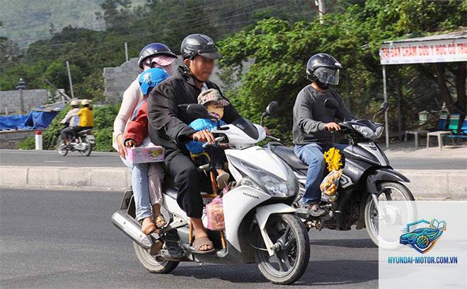 xe máy bị yếu khi chở 2 người - Hình 3