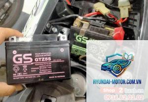 xe máy bình ắc quy bị rò nước