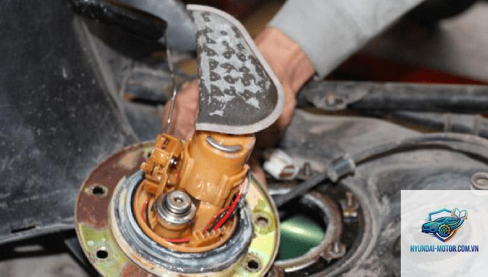 xe máy bơm xăng yếu
