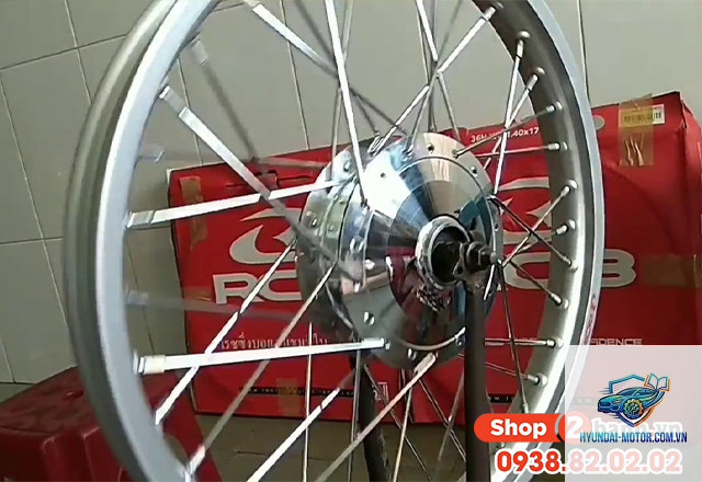 xe máy căm xe bị gãy - Hình 4