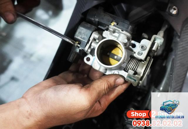 xe máy chết máy khi giảm ga - Hình 3