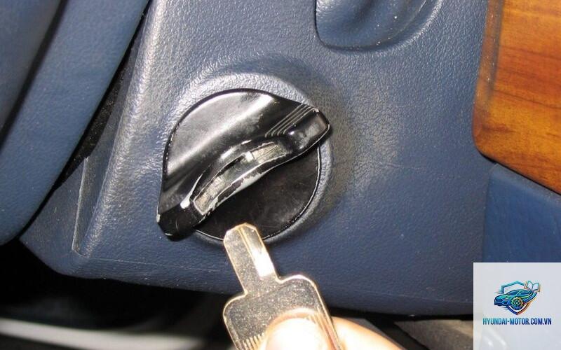 xe máy chìa khóa bị gãy trong ổ - Hình 2