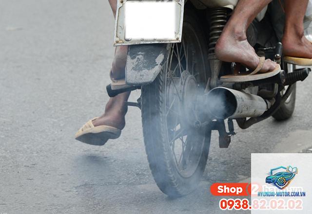 xe máy có khói trắng khi tăng ga - Hình 2