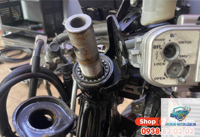 xe máy cổ lái bị kêu - Hình 3