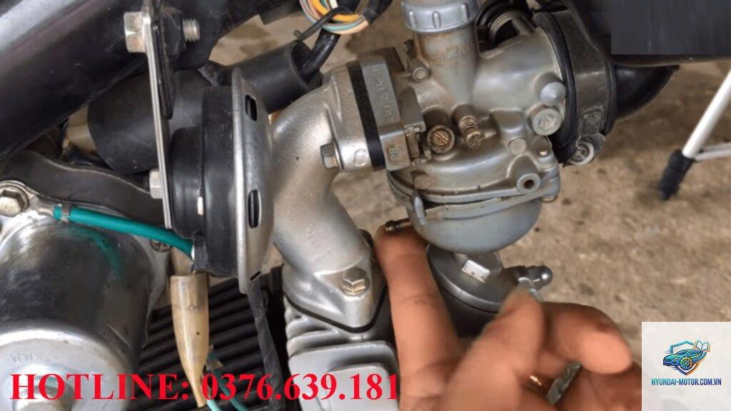 xe máy có mùi xăng sống khi nổ máy - Hình 3