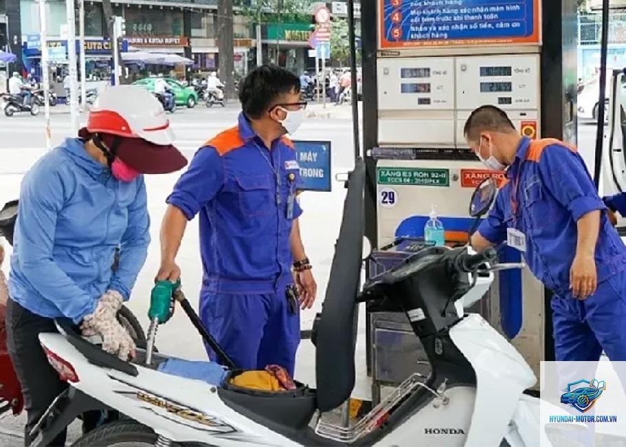 xe máy đổ xăng nhanh hết - Hình 4