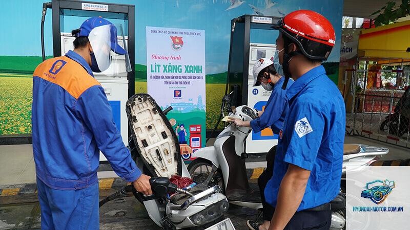 xe máy đổ xăng nhanh hết