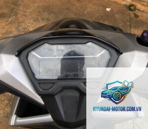 xe máy đồng hồ bị đọng nước