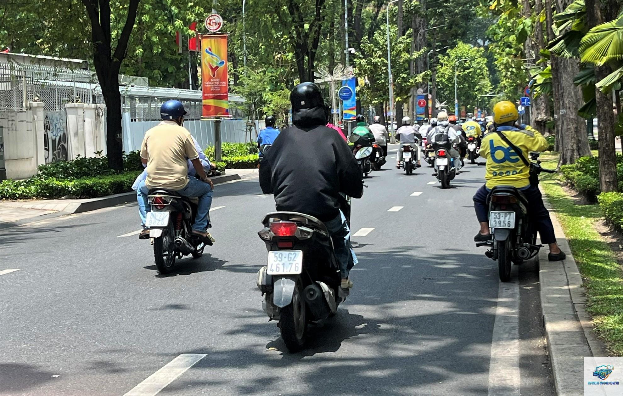 xe máy hao xăng khi chạy đường phố - Hình 2