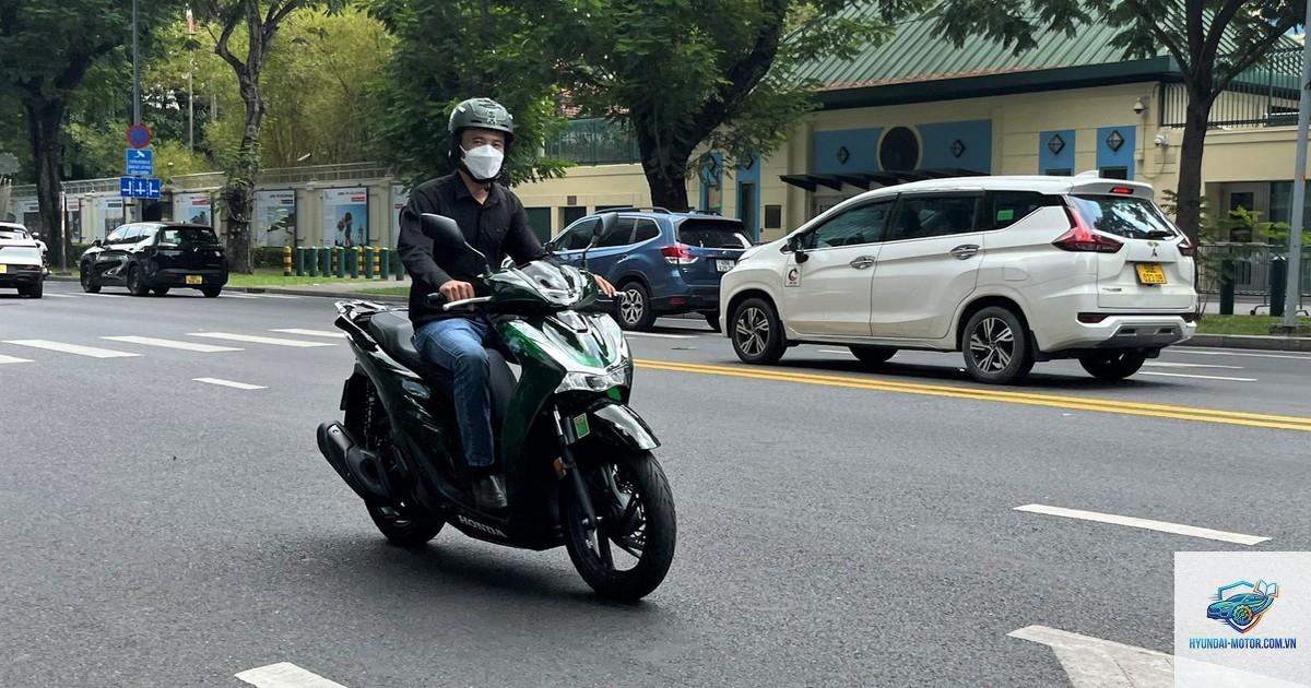 xe máy hao xăng khi chạy đường phố - Hình 1