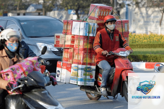 xe máy hao xăng khi chở nặng - Hình 3