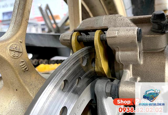 xe máy heo dầu bị kẹt