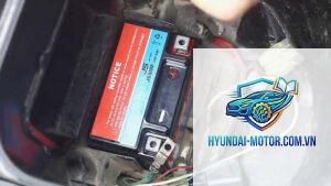 xe máy khó khởi động sau khi thay bình