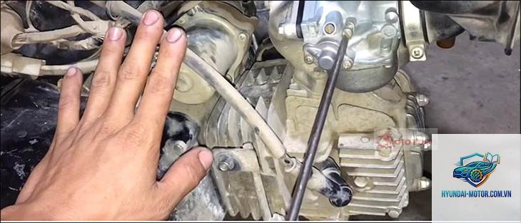 xe máy khó khởi động sau khi thay bình - Hình 5
