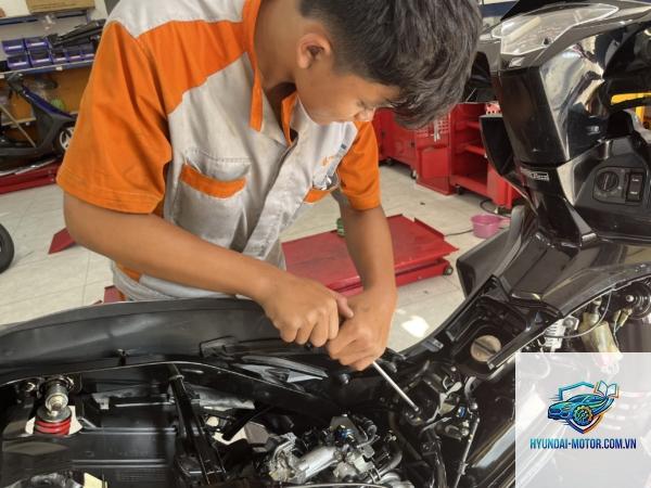 xe máy không nổ khi trời mưa - Hình 4