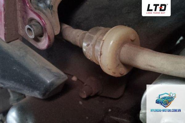 xe máy lọc xăng bị nghẹt - Hình 5