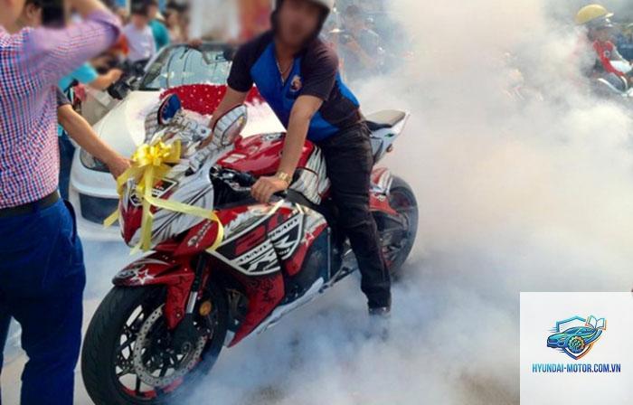 xe máy nóng bất thường