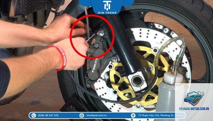 xe máy phanh bị kêu