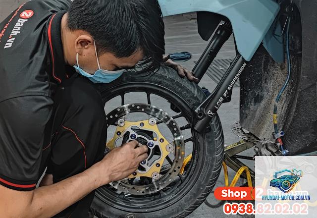 xe máy phuộc bị cứng - Hình 2