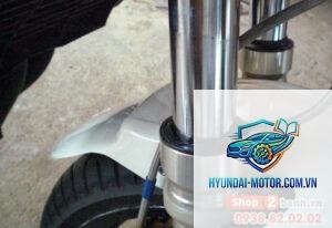 xe máy phuộc bị cứng