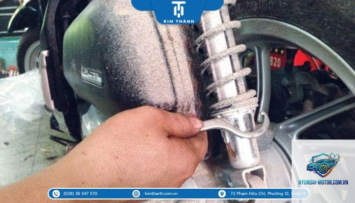 xe máy phuộc bị lệch