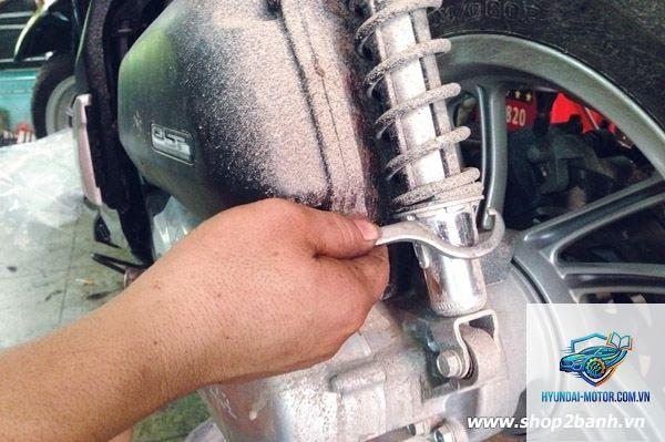 xe máy phuộc bị mềm - Hình 2