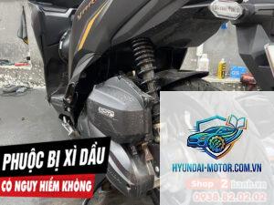 xe máy phuộc bị xì dầu