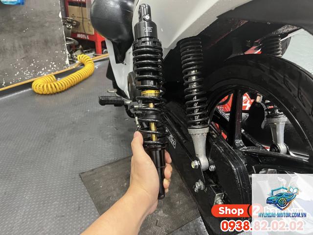 xe máy phuộc sau bị kêu