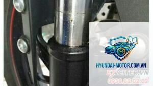 xe máy phuộc trước bị chảy dầu