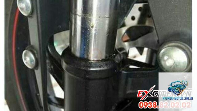 xe máy phuộc trước bị chảy dầu