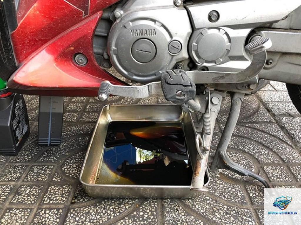 xe máy rò rỉ nhớt