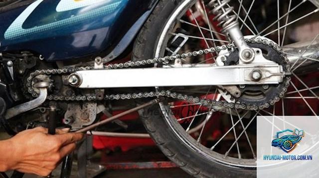 xe máy sên bị giãn