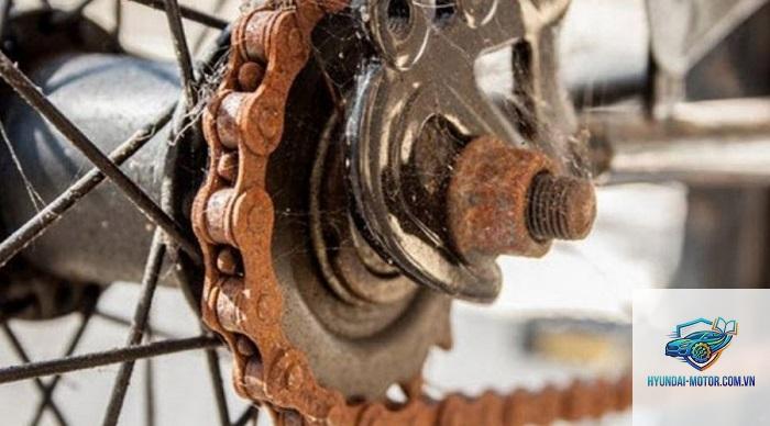xe máy sên bị rỉ sét - Hình 2