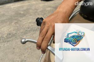xe máy tăng ga không lên