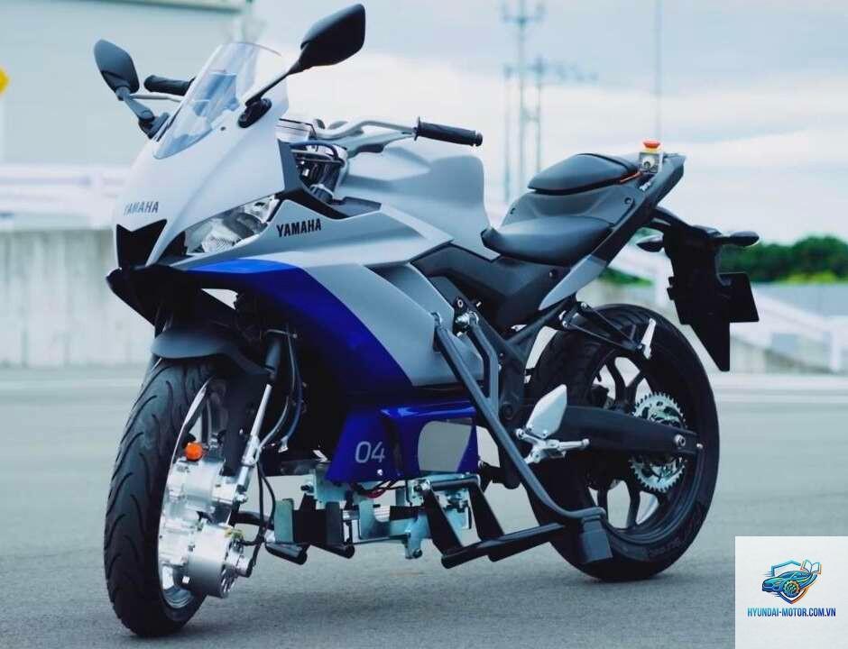xe máy tự về mo