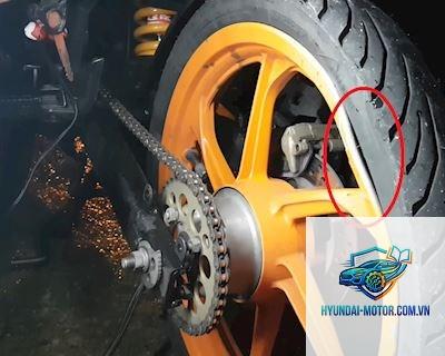 xe máy vành bị cong - Hình 2