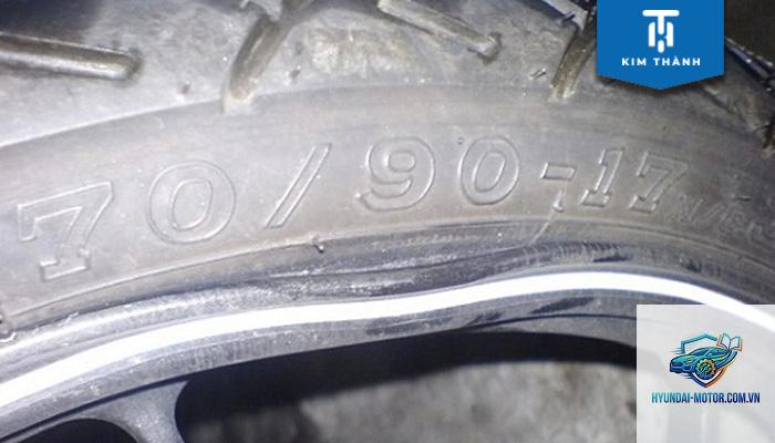 xe máy vành xe bị méo