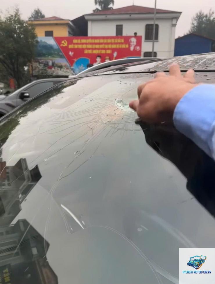 Bảo hiểm có đền khi xe bị đập kính không - Hình 4