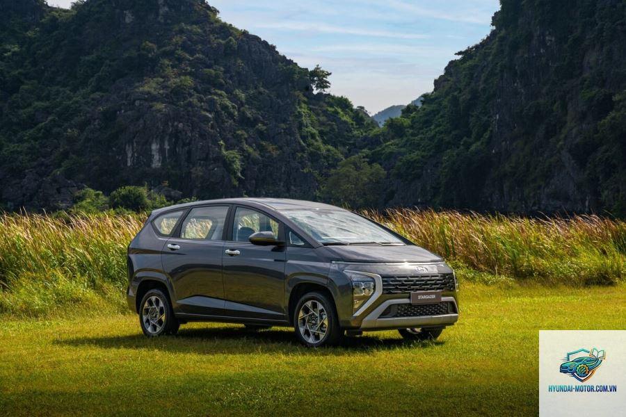 So sánh Toyota Innova và Hyundai Stargazer - Hình 2