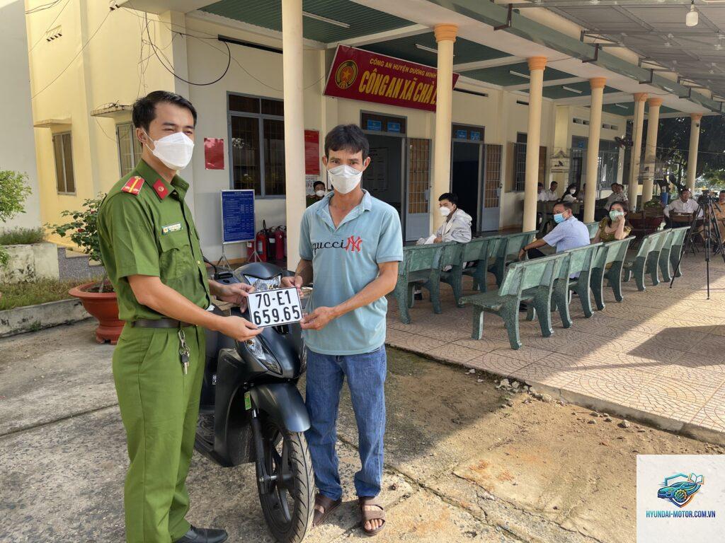 bốc biển số xe