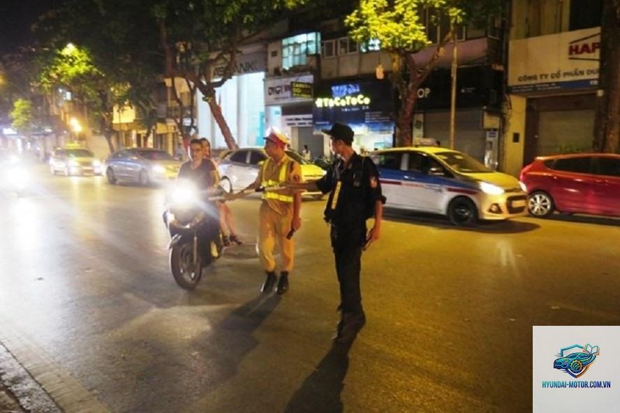 lỗi sử dụng đèn pha sai quy định